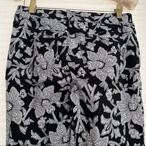 Chicos Jeggings  Black + White Boho Floral Pattern Size 0 Petite - Picture 3 of 7